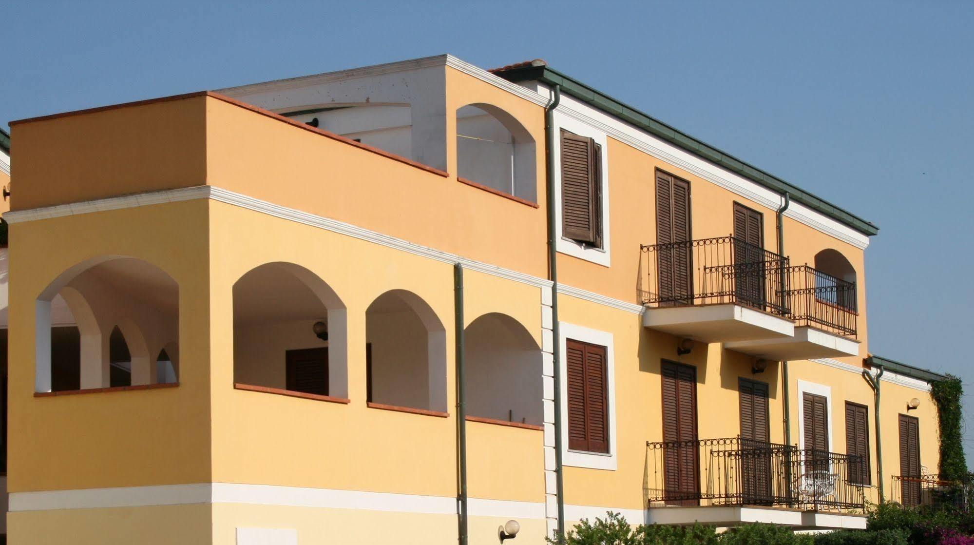 Residence Le Pavoncelle Santa Teresa Gallura Eksteriør billede