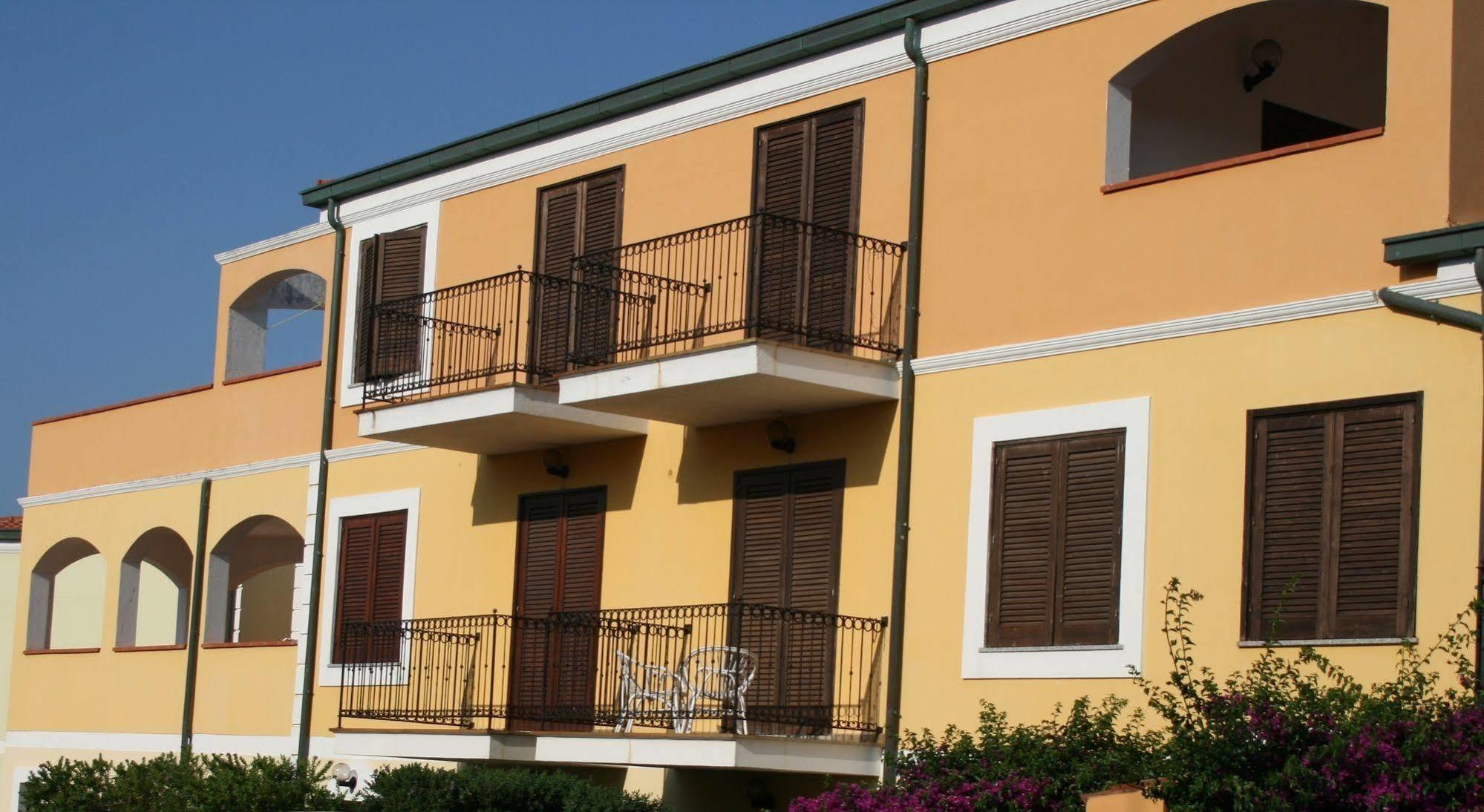 Residence Le Pavoncelle Santa Teresa Gallura Eksteriør billede