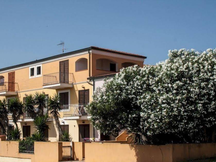 Residence Le Pavoncelle Santa Teresa Gallura Eksteriør billede