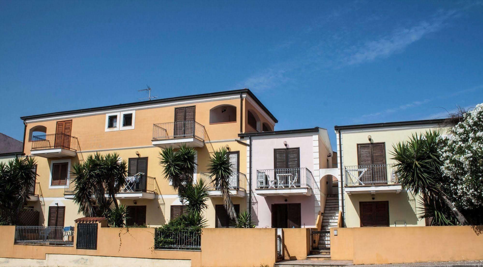 Residence Le Pavoncelle Santa Teresa Gallura Eksteriør billede